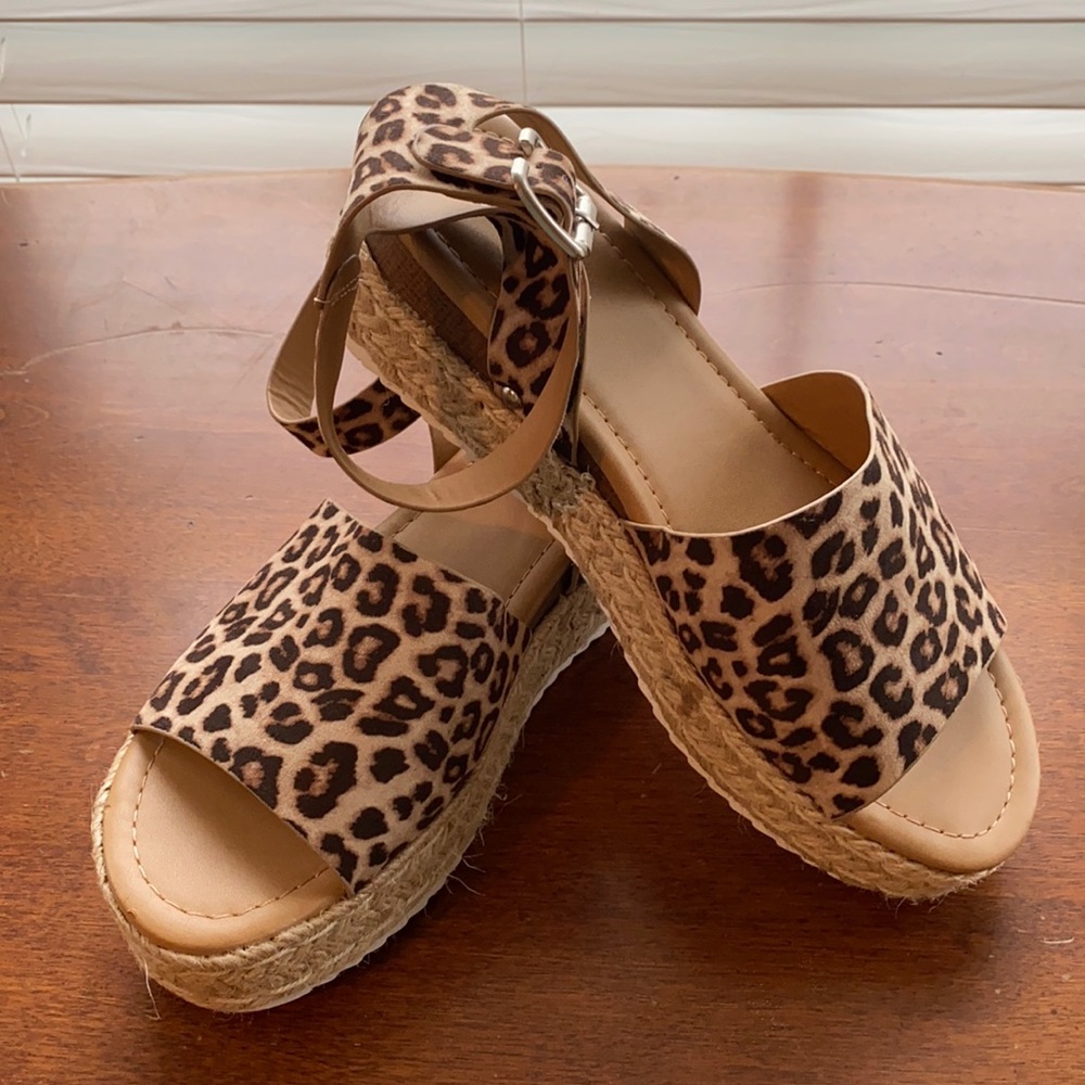 Soda Topic Open Toe Buckle Ankle Strap Espadrilles Flatform Wedge Casual Sandal